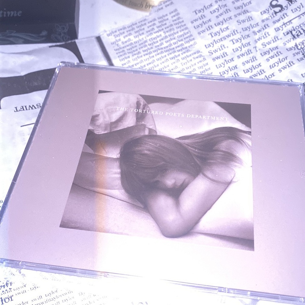 Taylor Swift “The Bolter” collectors edition!